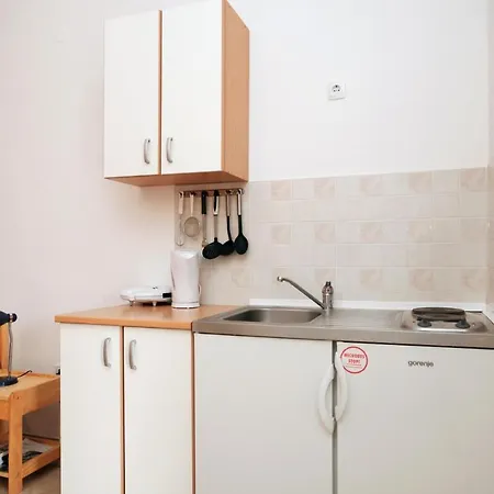 Apartman Lucic-studio - 2min Walk From The Beach Apartamento