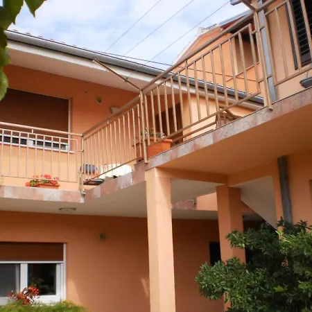 Apartman Lucic-studio - 2min Walk From The Beach Apartamento Zadar