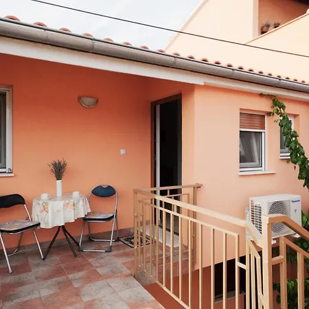 Apartman Lucic-studio - 2min Walk From The Beach