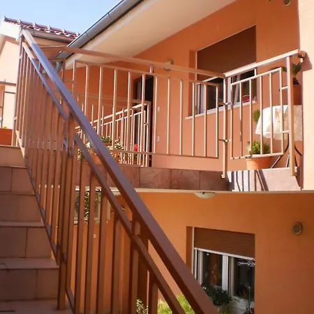 Apartman Lucic-studio - 2min Walk From The Beach